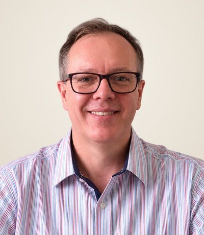 Retrato de Humberto Nogues Feriato, sorrindo
